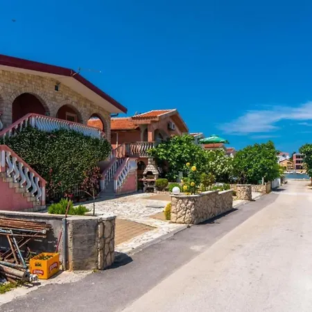 Apartment Le Ek Cozy - Two Bedroom 3 *
