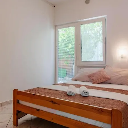 Apartment Le Ek Cozy - Two Bedroom 3 *
