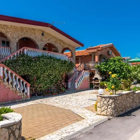 Le Ek Cozy - Two Bedroom 3 Apartment *